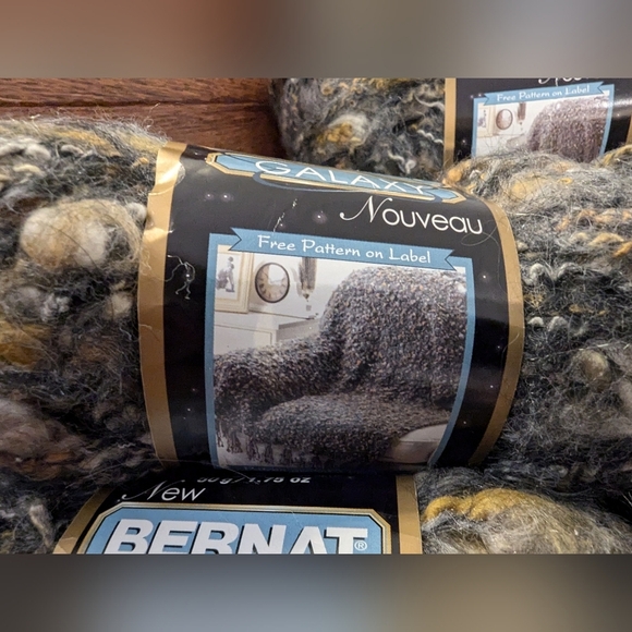 Bernat Galaxy yarn 8x 50g balls, color Mercury (gray beige gold white) - Picture 4 of 12